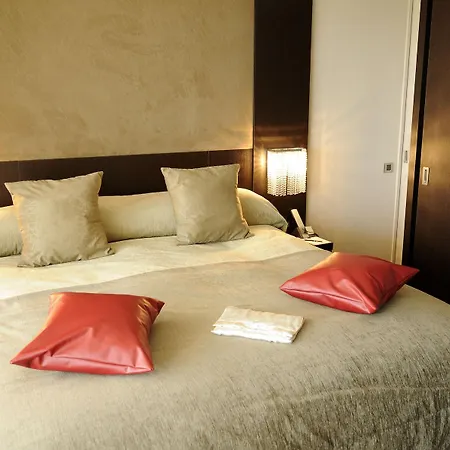 Royal Golf, & De Luxe 4*