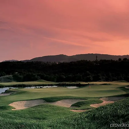 Royal Golf, & De Luxe 4*